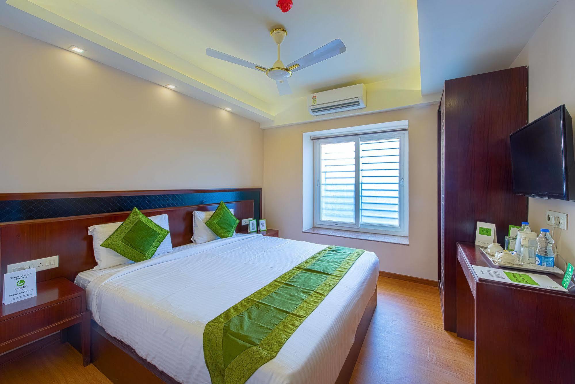 Treebo Vedanta Hotel โกลกาตา ภายนอก รูปภาพ