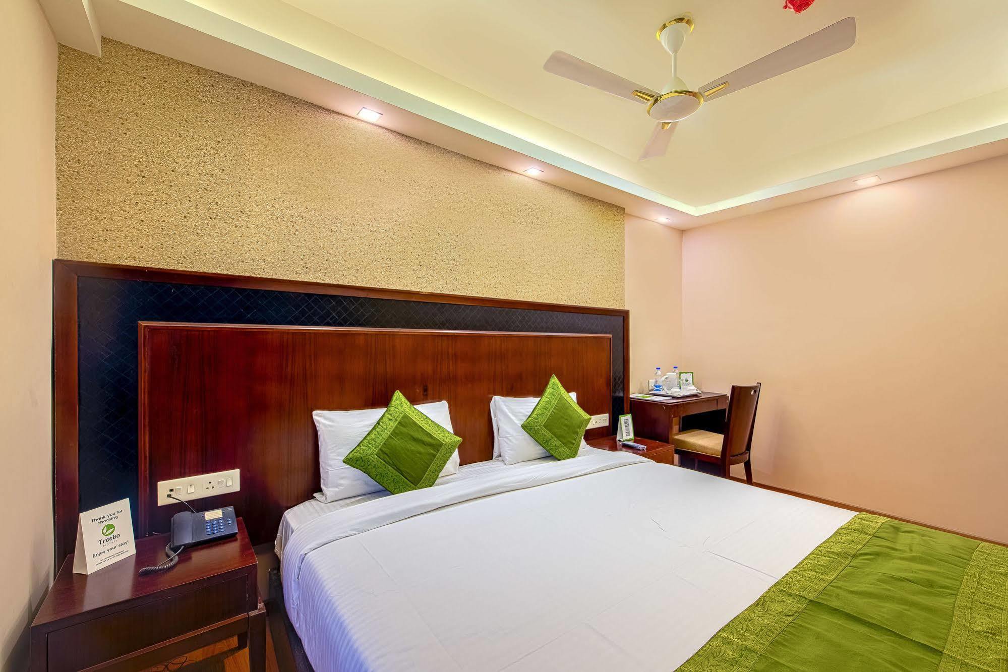 Treebo Vedanta Hotel โกลกาตา ภายนอก รูปภาพ