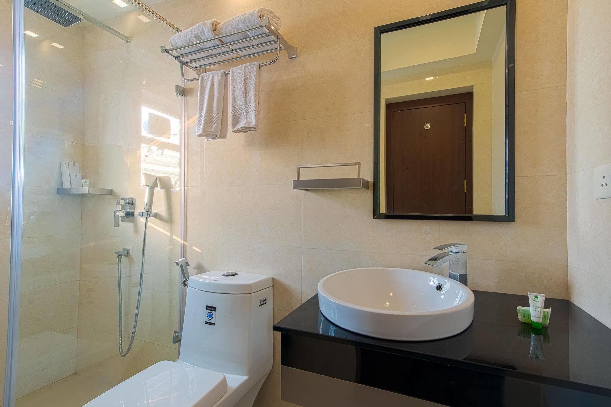 Treebo Vedanta Hotel โกลกาตา ภายนอก รูปภาพ