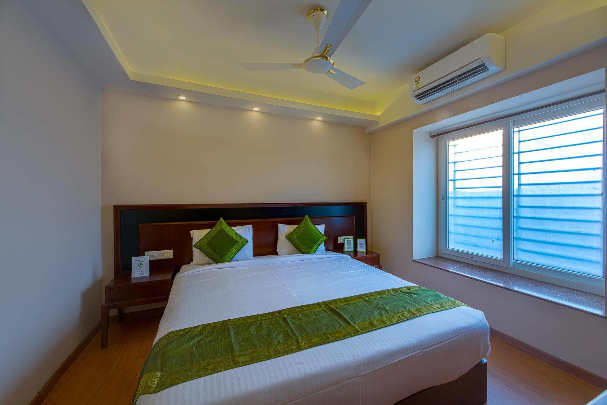 Treebo Vedanta Hotel โกลกาตา ภายนอก รูปภาพ