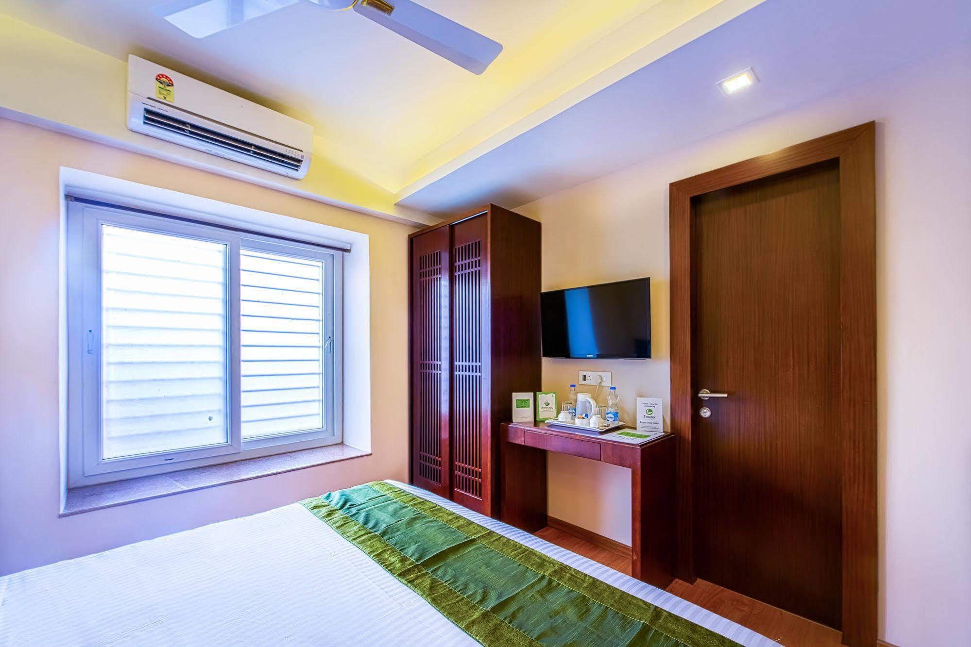 Treebo Vedanta Hotel โกลกาตา ภายนอก รูปภาพ